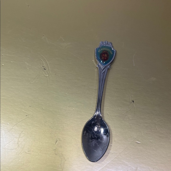 Elegant Silver Souvenir Spoon Set - Picture 2 of 4